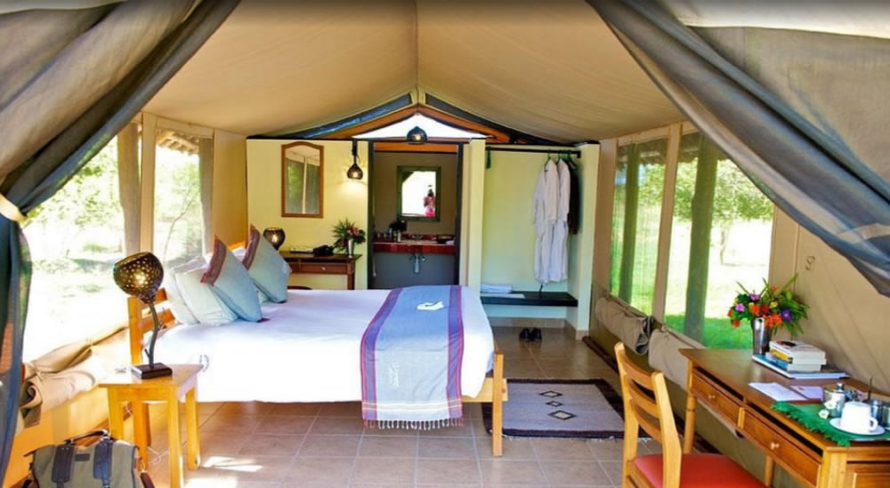 Read more about the article 5 Days Tsavo East,West ,Voyager Ziwani and Amboseli Safari